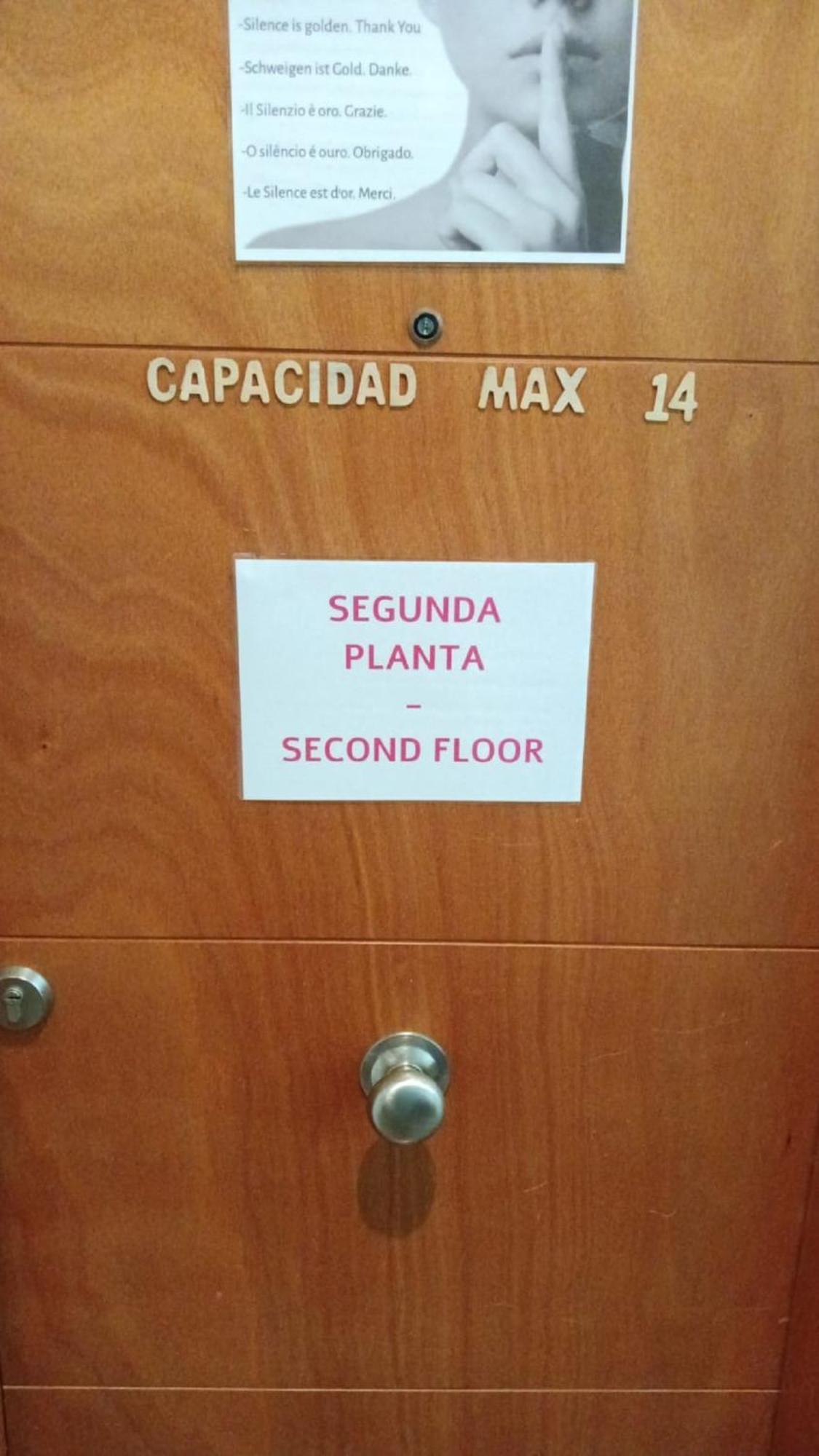 Albergue -Wifi- O Apartamento -No Wifi- Camino Santiago Porrino - En Pleno Centro - City Centre 外观 照片